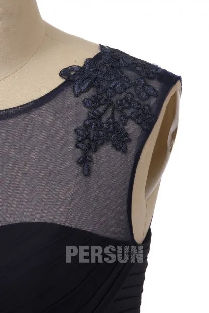 Robe de soirée longue grise encolure illusion appliquée de fleurs aux épaules - Robedesoireelongue.fr