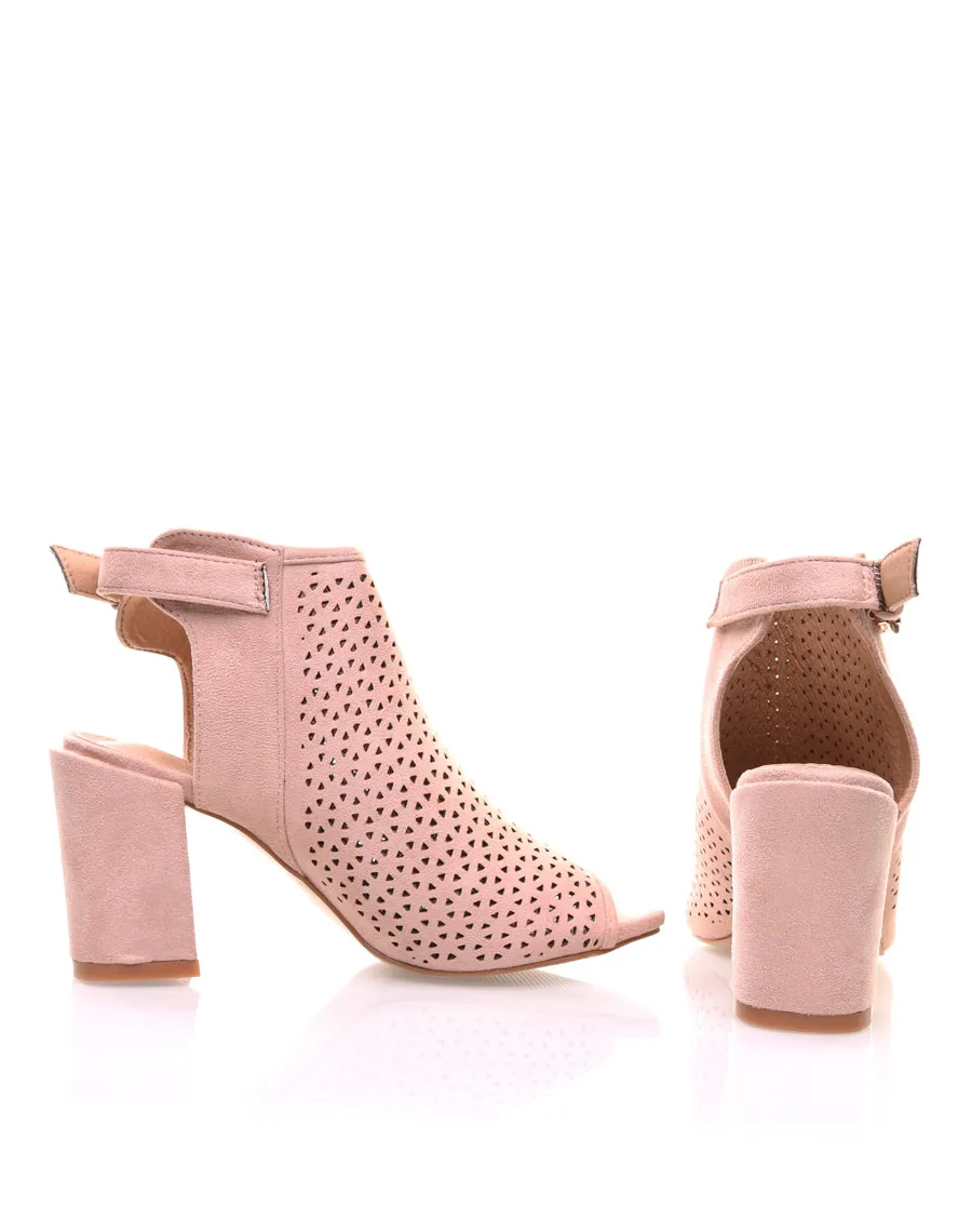 Sandales rose pales perforées à talons mi hauts 